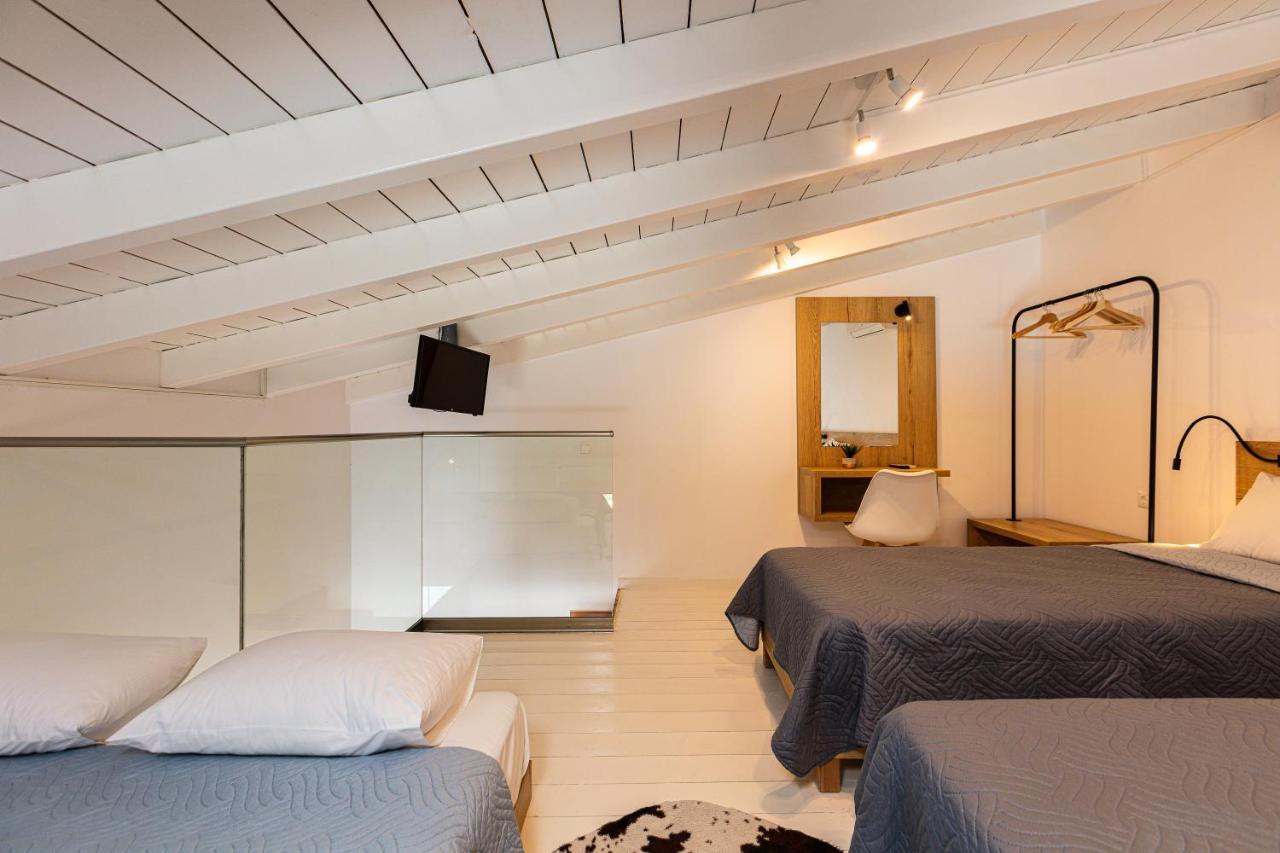 Gramvella Resort Adelianos Kampos Exteriör bild