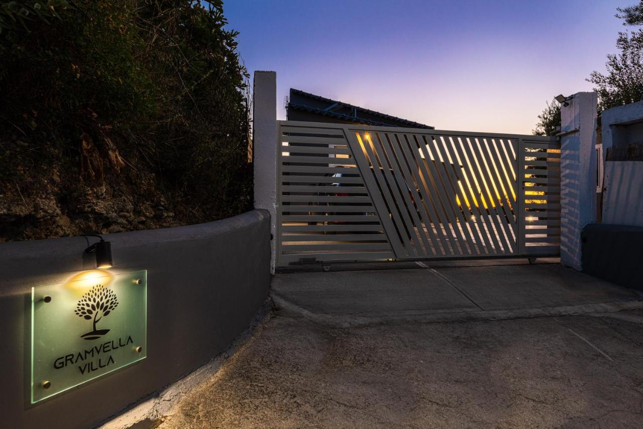 Gramvella Resort Adelianos Kampos Exteriör bild