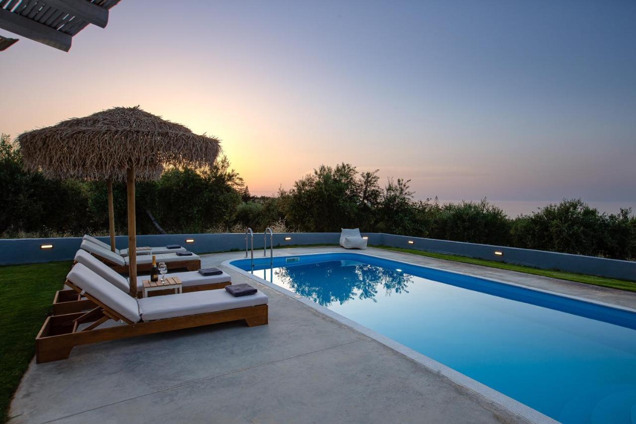 Gramvella Resort Adelianos Kampos Exteriör bild