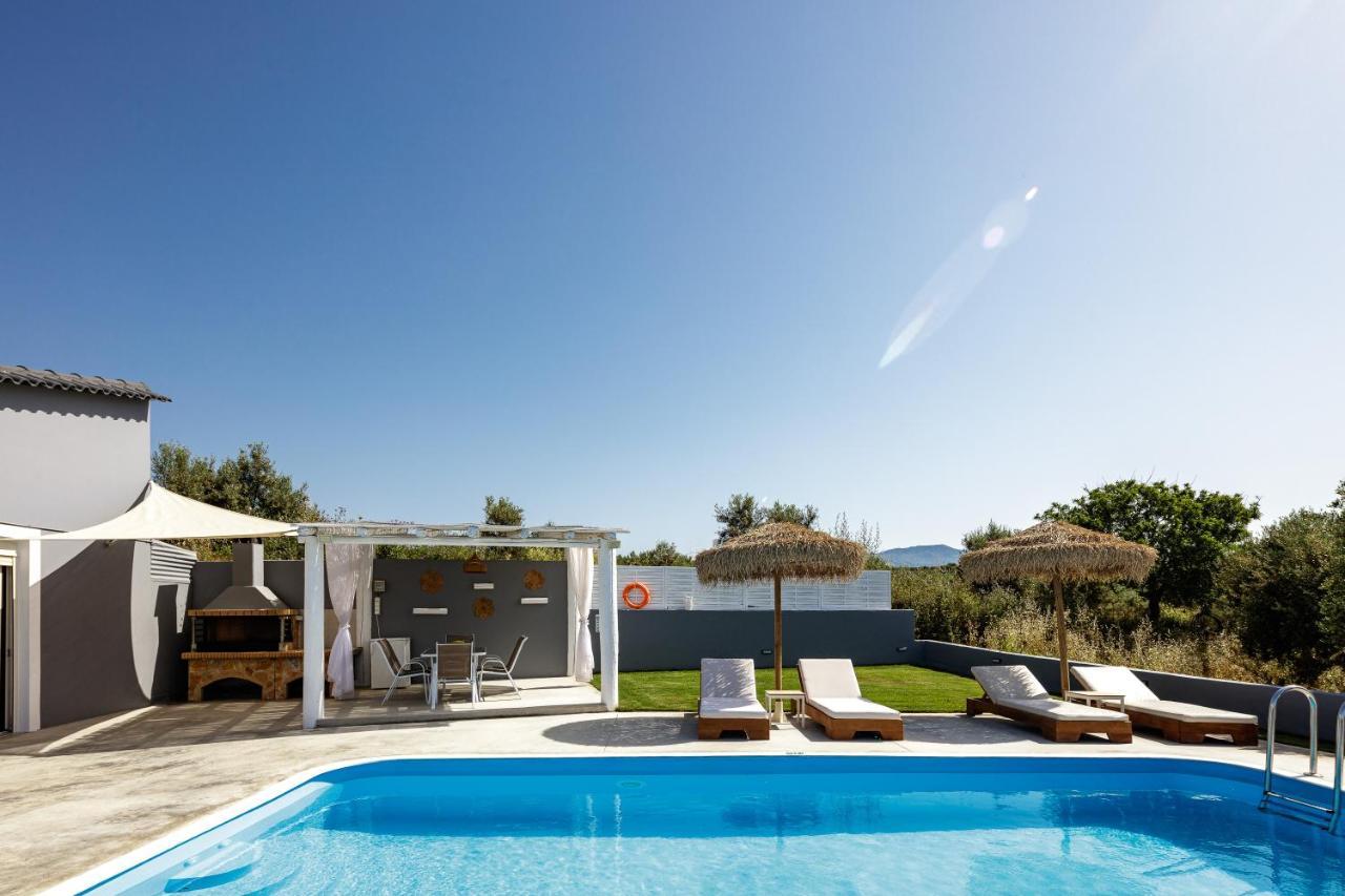 Gramvella Resort Adelianos Kampos Exteriör bild