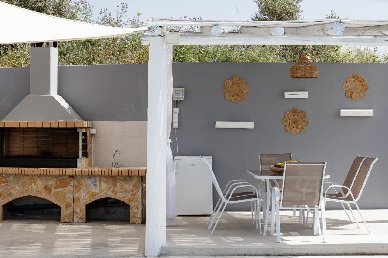 Gramvella Resort Adelianos Kampos Exteriör bild