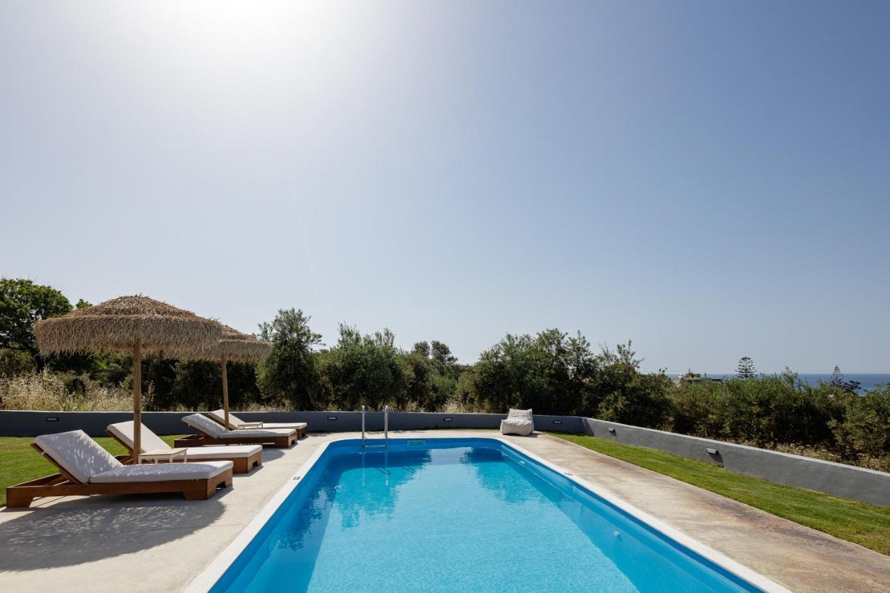 Gramvella Resort Adelianos Kampos Exteriör bild