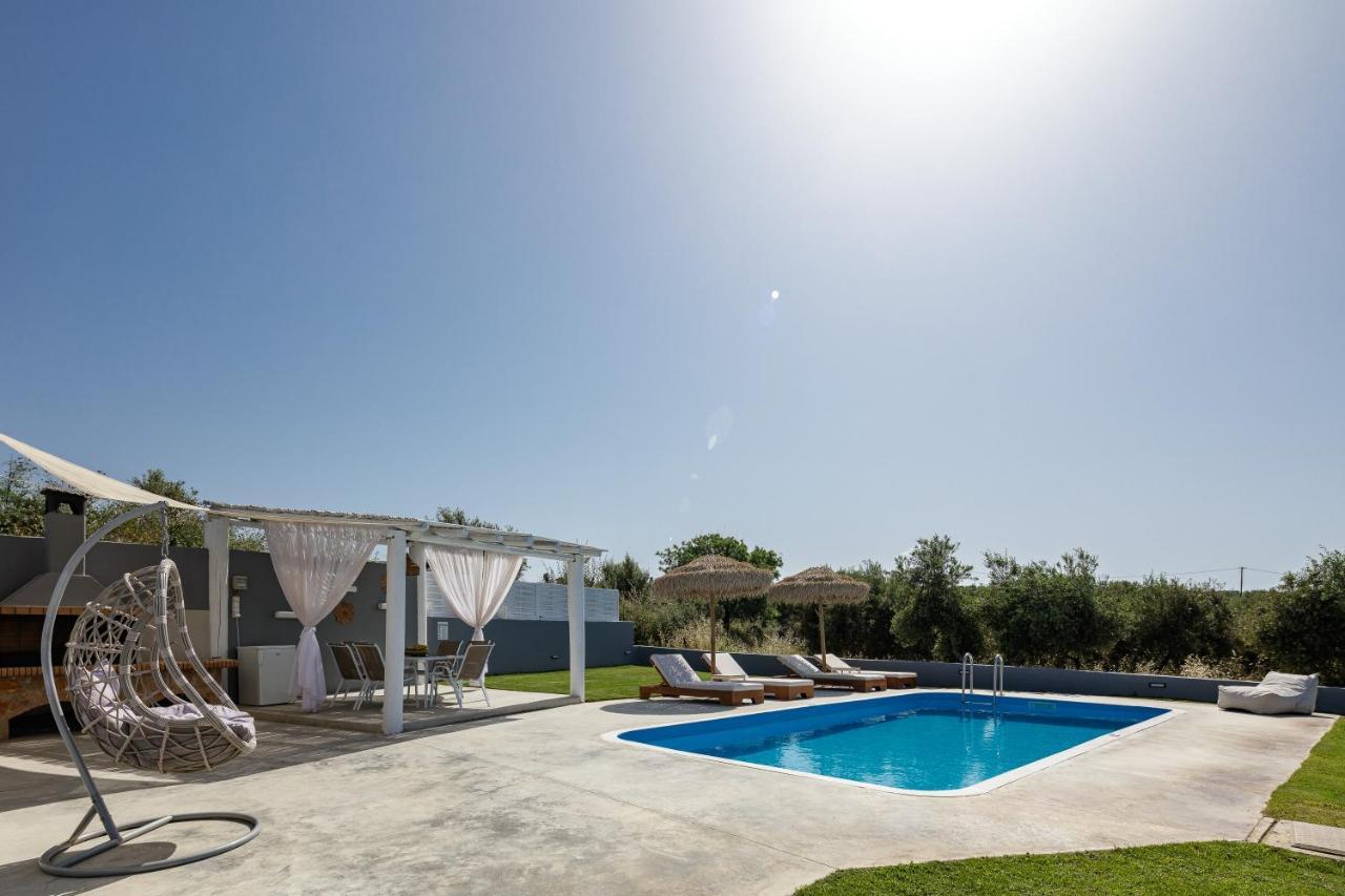 Gramvella Resort Adelianos Kampos Exteriör bild