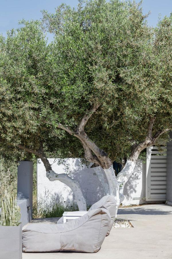 Gramvella Resort Adelianos Kampos Exteriör bild