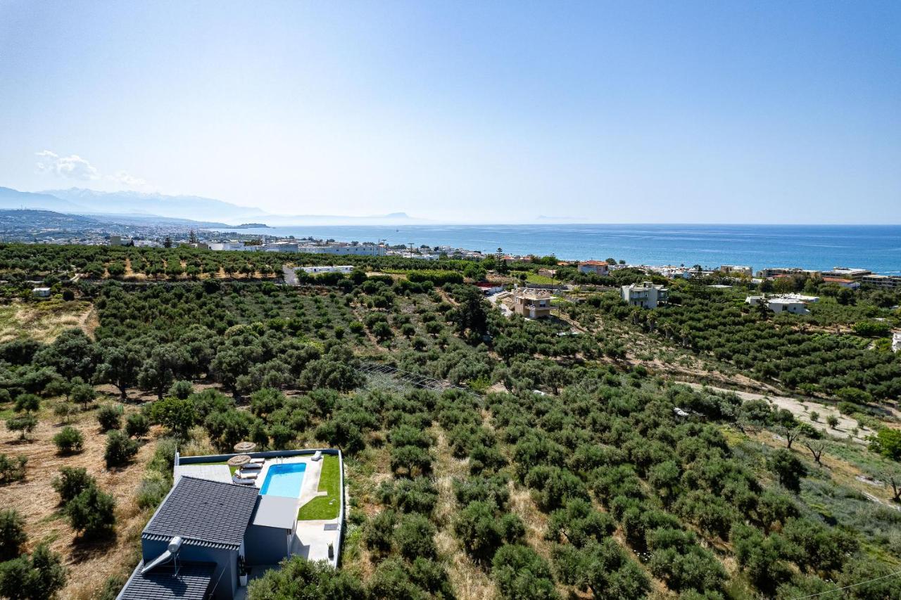 Gramvella Resort Adelianos Kampos Exteriör bild