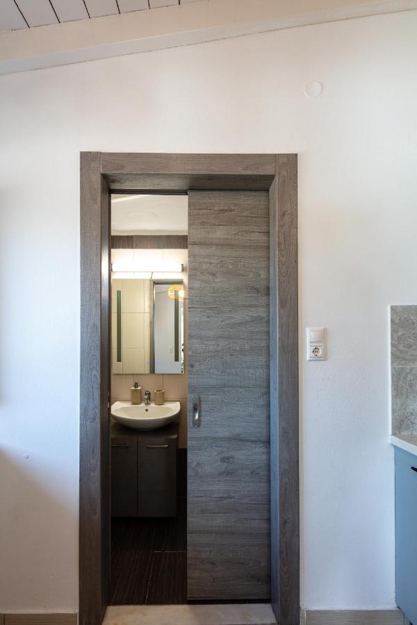 Gramvella Resort Adelianos Kampos Exteriör bild