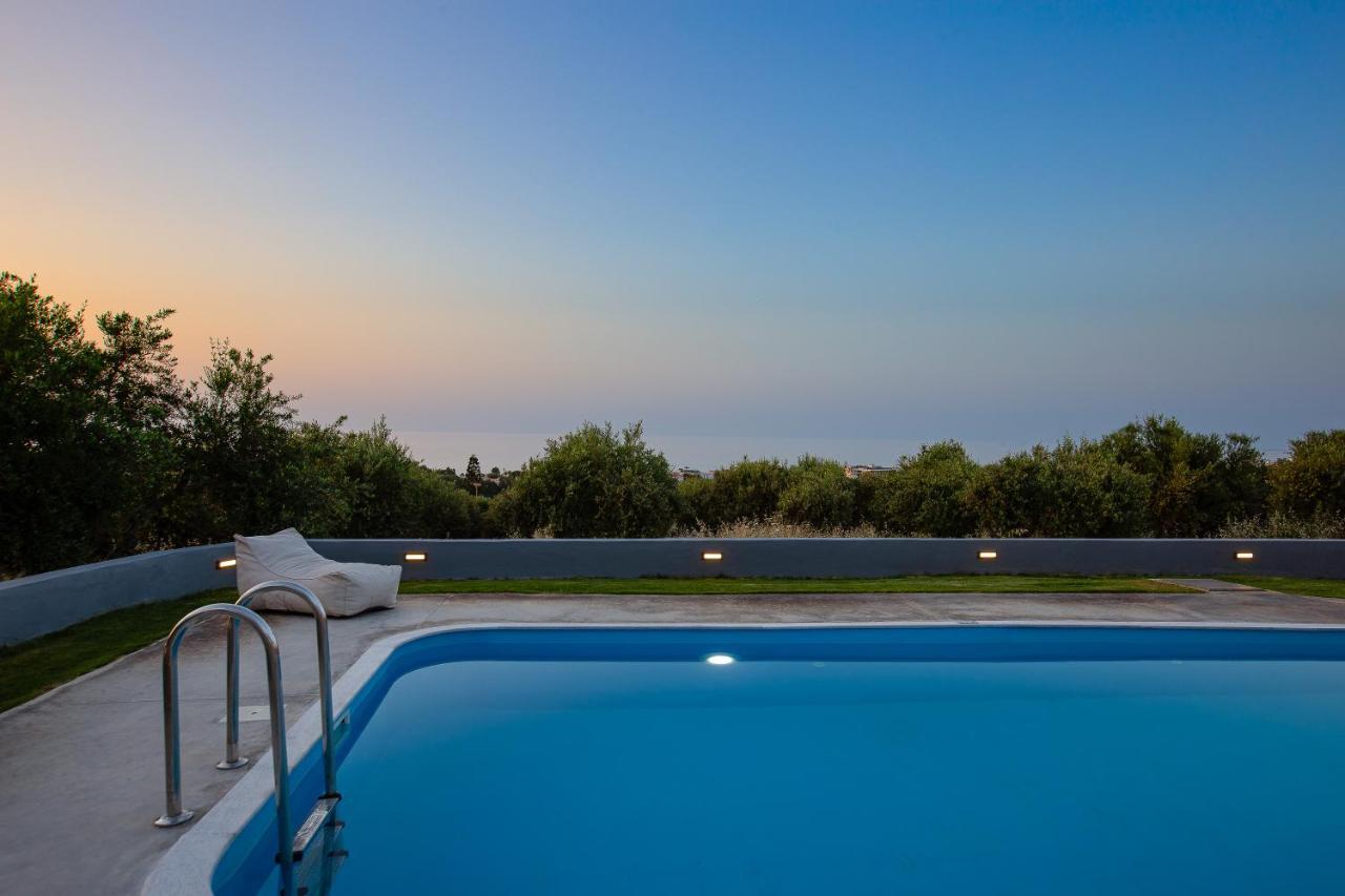 Gramvella Resort Adelianos Kampos Exteriör bild